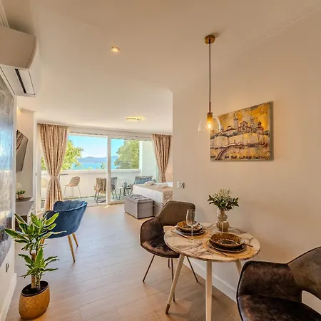 Deluxe Diadora With Sea View *