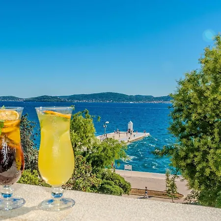 Appartamento Deluxe Diadora With Sea View Zara