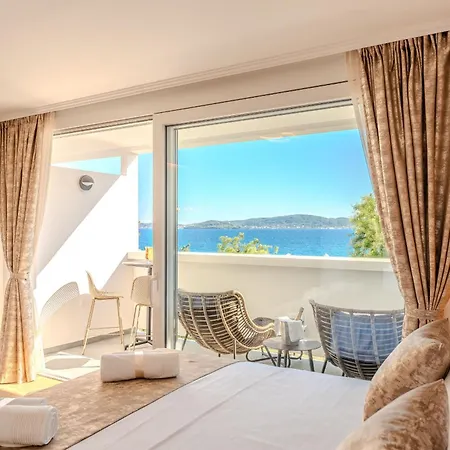 Deluxe Diadora With Sea View Appartement *