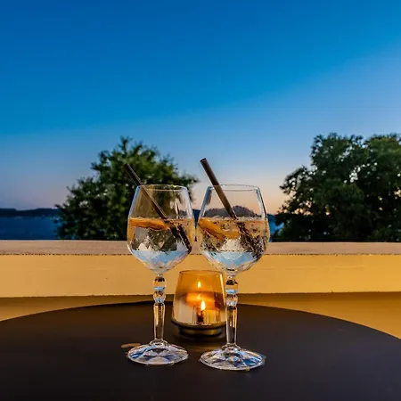 Deluxe Diadora With Sea View *