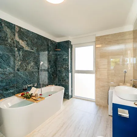Deluxe Diadora With Sea View Appartement